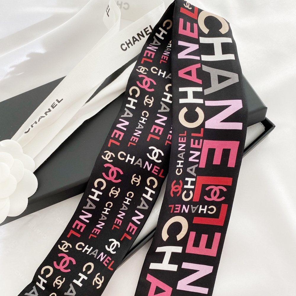 CHANEL Black and Pink Logo Scarf - Picture 9 of 16